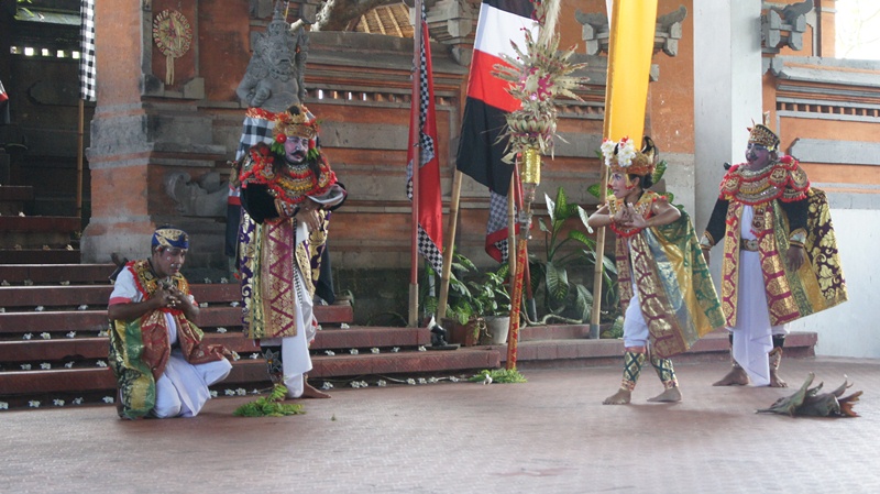 Batubuluan Village & Barong dance